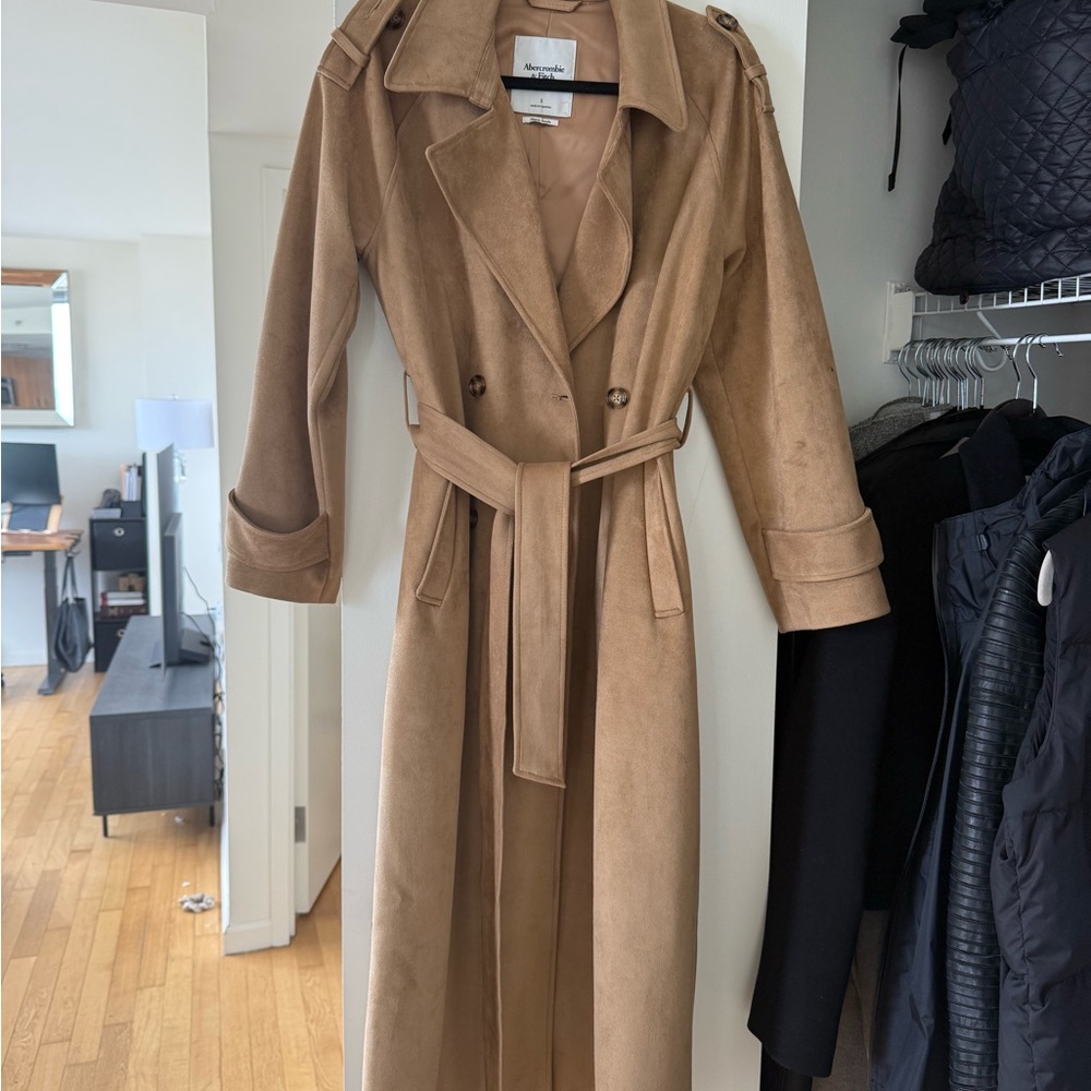 Abercrombie & Fitch Classic Camel Suede Trench Coat - Picture 4 of 7